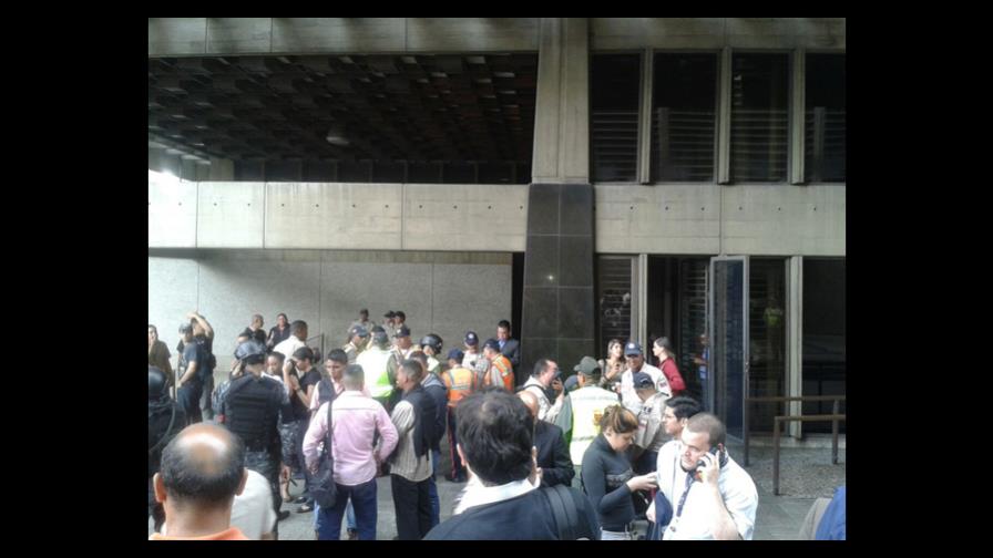 Situación de rehenes en Banco Central de Venezuela; reportan un muerto y dos heridos