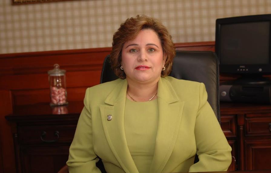 Lucía Medina dice senador por San Juan tiene el apoyo de su provincia