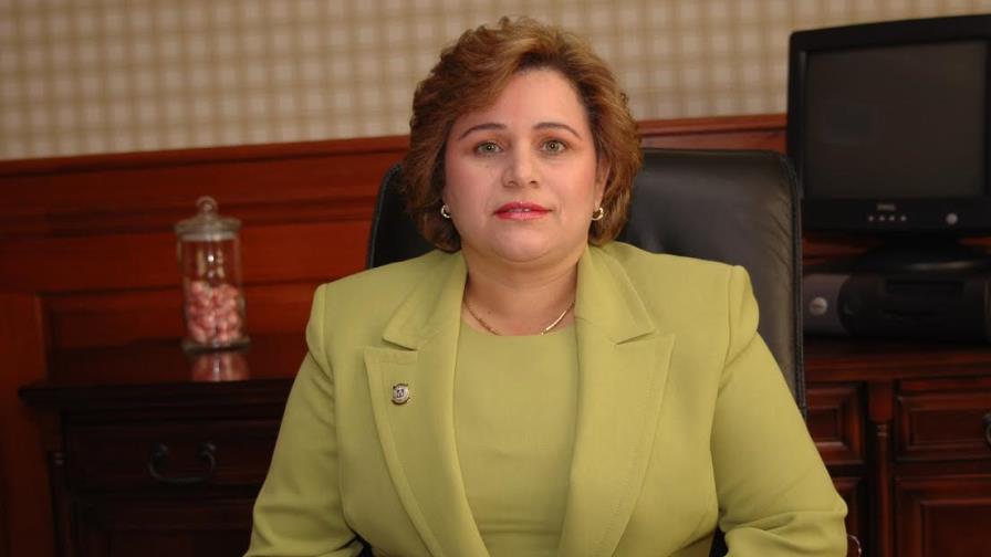 Lucía Medina dice senador por San Juan tiene el apoyo de su provincia