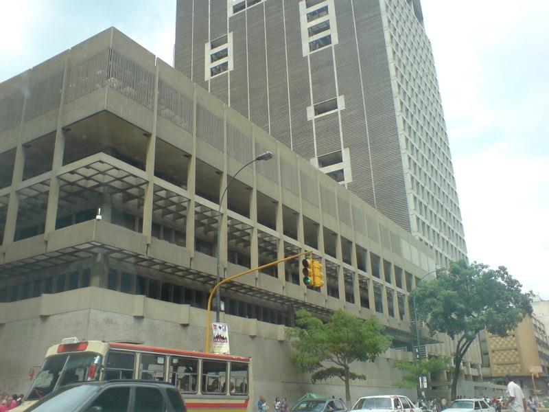 Muere baleado tras irrumpir en el Banco Central de Venezuela 