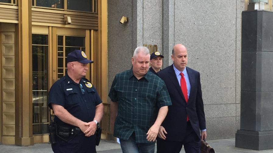 Someten policías neoyorquinos que servían seguridad privada a empresario