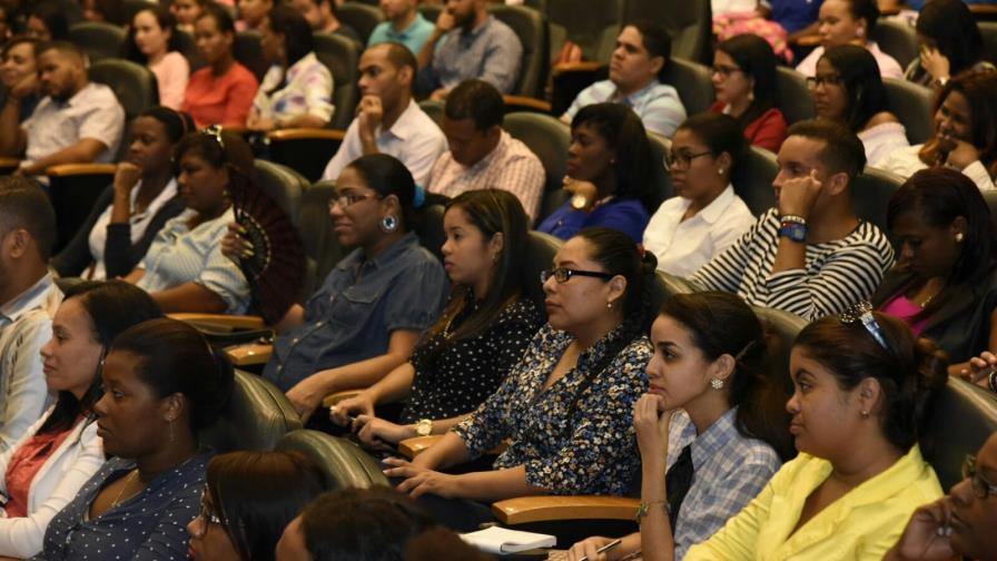 Servicio Nacional de Salud nombra 600 nuevos médicos