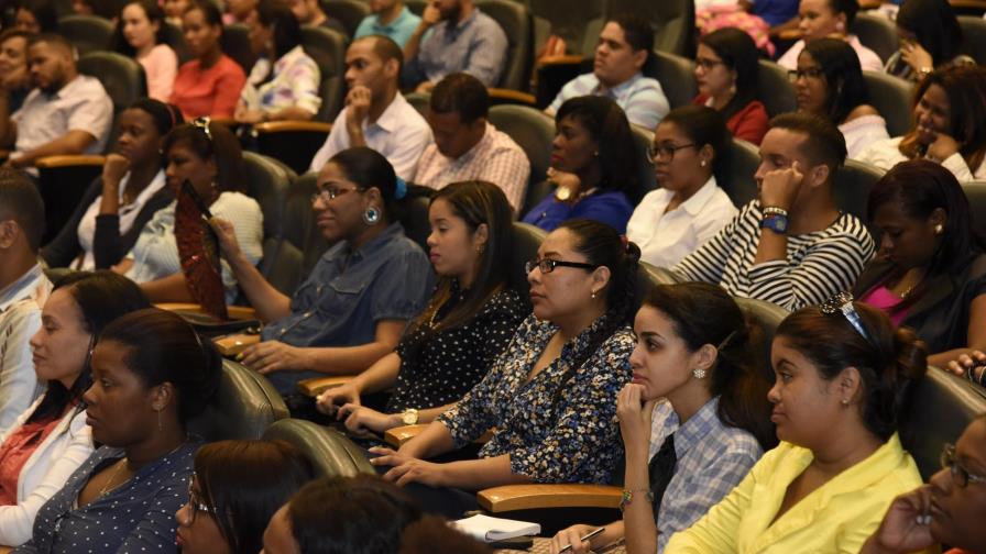 Servicio Nacional de Salud nombra 600 médicos pasantes como dispone la ley Servicio Nacional de Salud nombra 600 médicos pasantes como dispone la ley