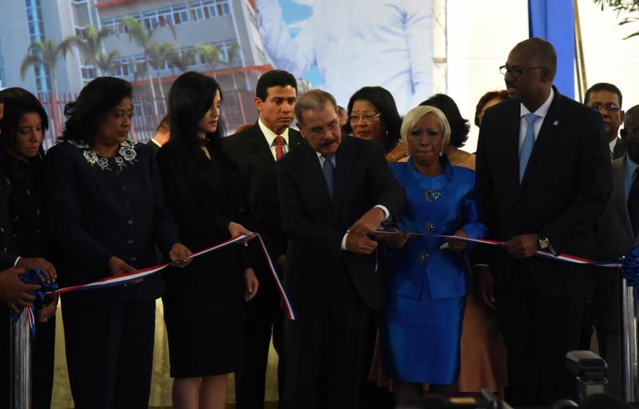 Inauguran el Palacio Municipal Santo Domingo Este con presencia de Medina