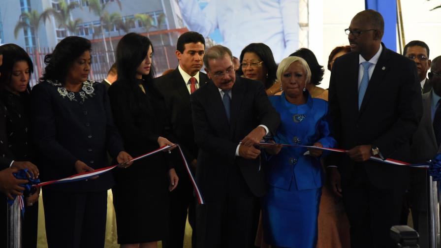 Inauguran el Palacio Municipal Santo Domingo Este con presencia de Medina