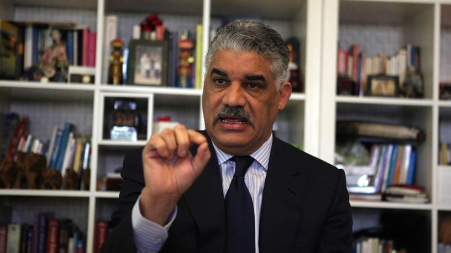 Miguel Vargas Maldonado se fractura la pierna derecha