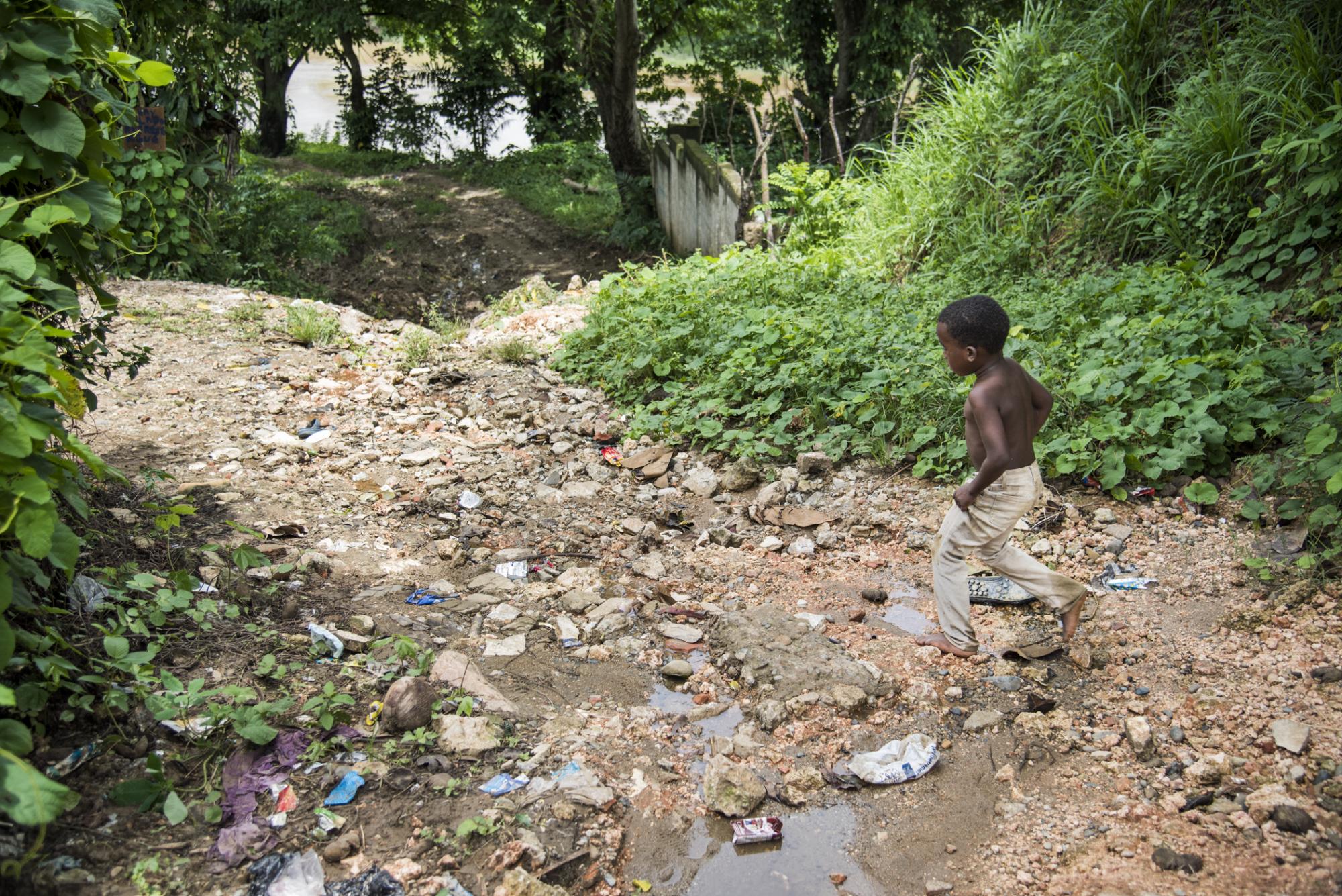 La pobreza es el factor principal que provoca que los niños trabajen.