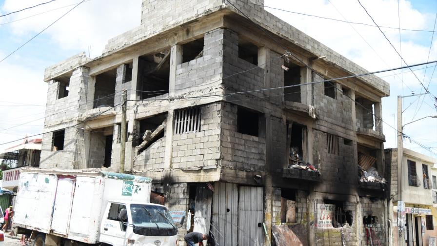 Profundizan pesquisas para determinar causas del incendio de una textilera