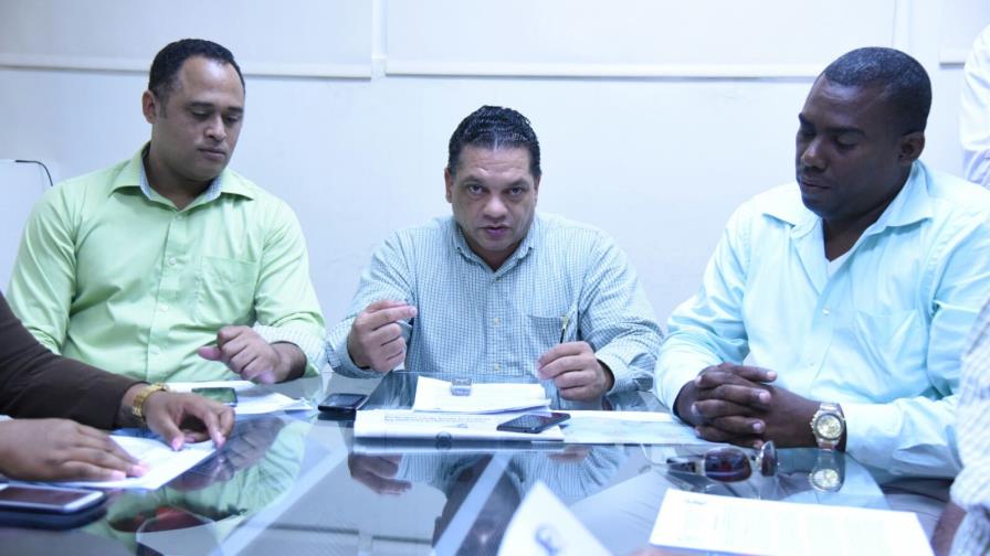 Piden a Danilo programa de seguridad que incluya rotulación de vehículos de concho