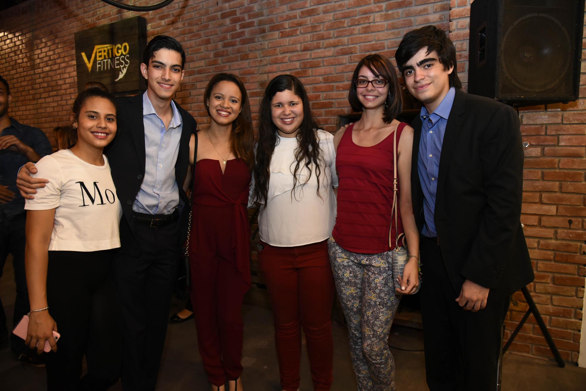 Lisa de los Santos, Sebastián Jiménez, Coral Bautista, Ángela Peña, Lisa González y Bruno Vallejo.
