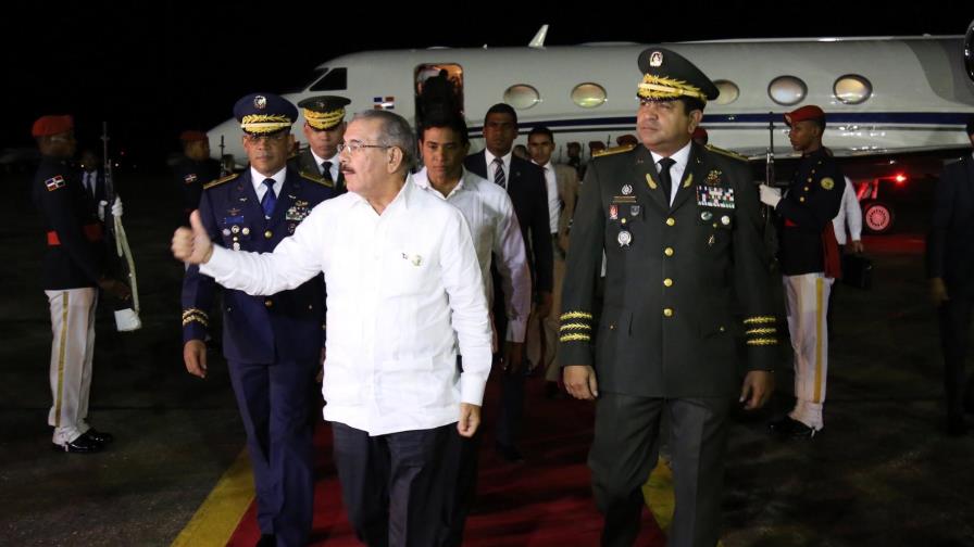 Presidente Medina regresa al país desde Cuba