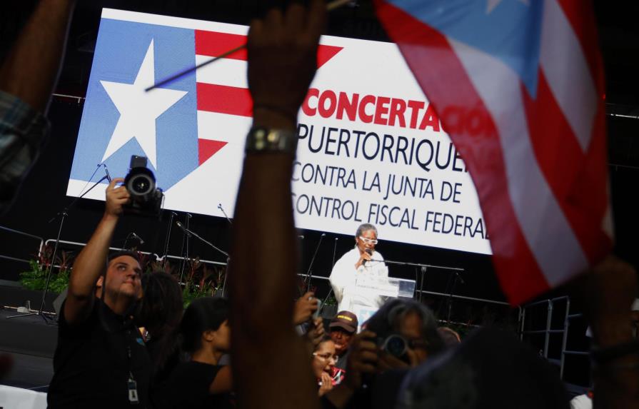 Puertorriqueños protestan contra el control que pretende imponer EE.UU. 