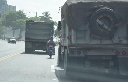 Cruzar a pie el Malecón es una travesía peligrosa 