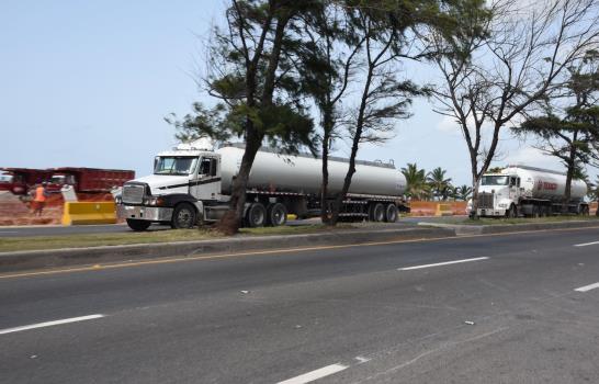 Cruzar a pie el Malecón es una travesía peligrosa 