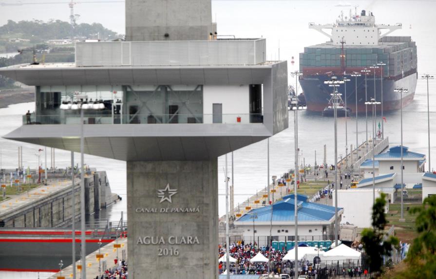 Buque chino inicia tránsito inaugural de ampliación del Canal de Panamá