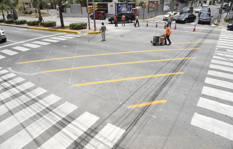 AMET y Obras Públicas pintan señal amarilla en intersecciones, ¿qué significa?