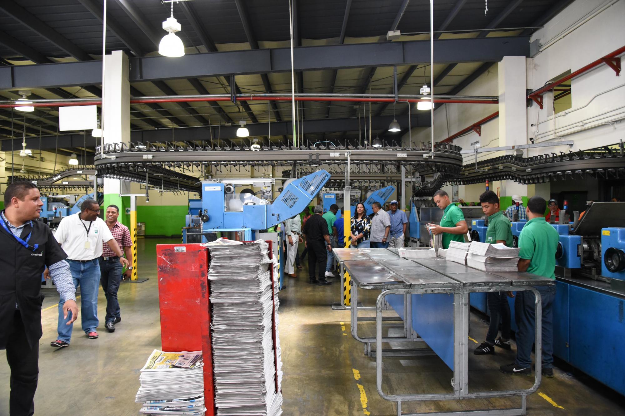 Periodistas de Diario Libre conocen proceso de producción del periódico 