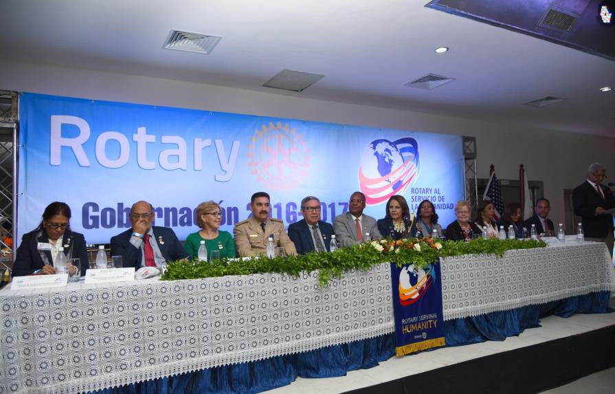 Club Rotary Internacional  juramenta nuevo gobernador 