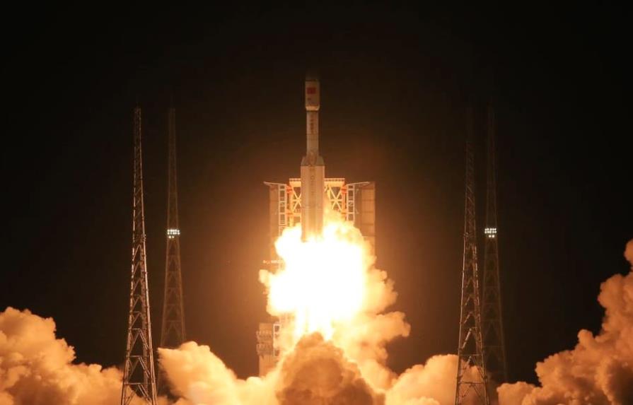 China estrena el nuevo cohete que pondrá en órbita su estación espacial