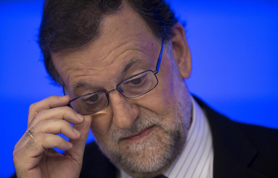 Rajoy ante carrera de obstáculos para seguir en el poder en España
