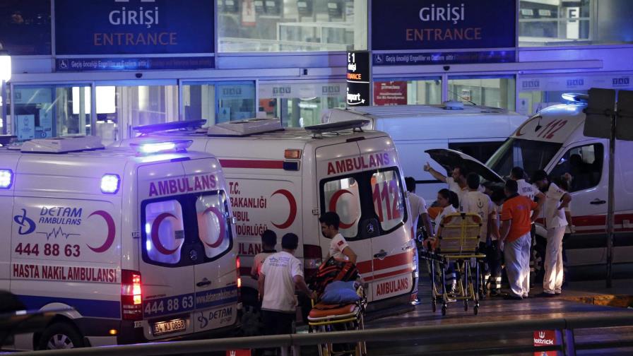 Aumentan a 28 muertos en un atentado contra el mayor aeropuerto de Estambul