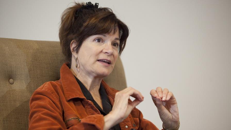 La luna Encélado de Saturno es el mejor lugar para buscar vida, según experta