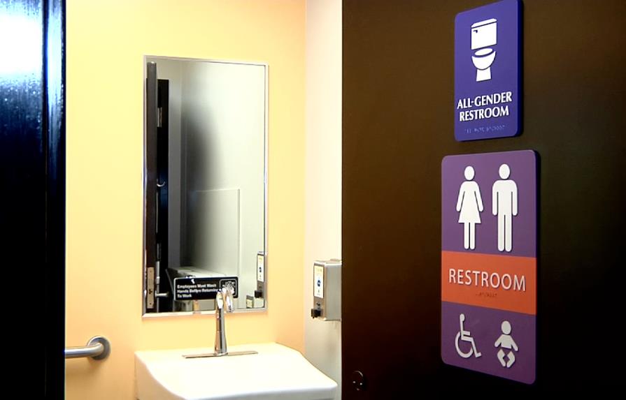 Nueva York aprueba formalmente ley contra discriminación a transexuales en baños