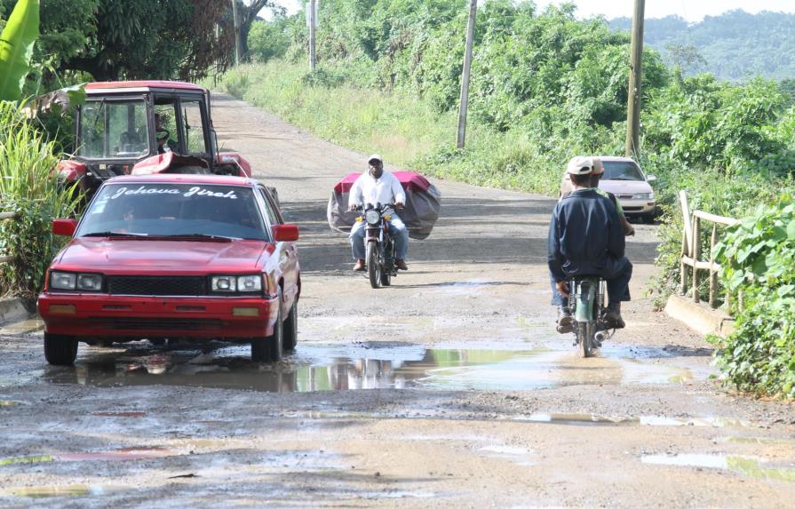 Choferes reclaman por construcción carretera en Sabana de la Mar