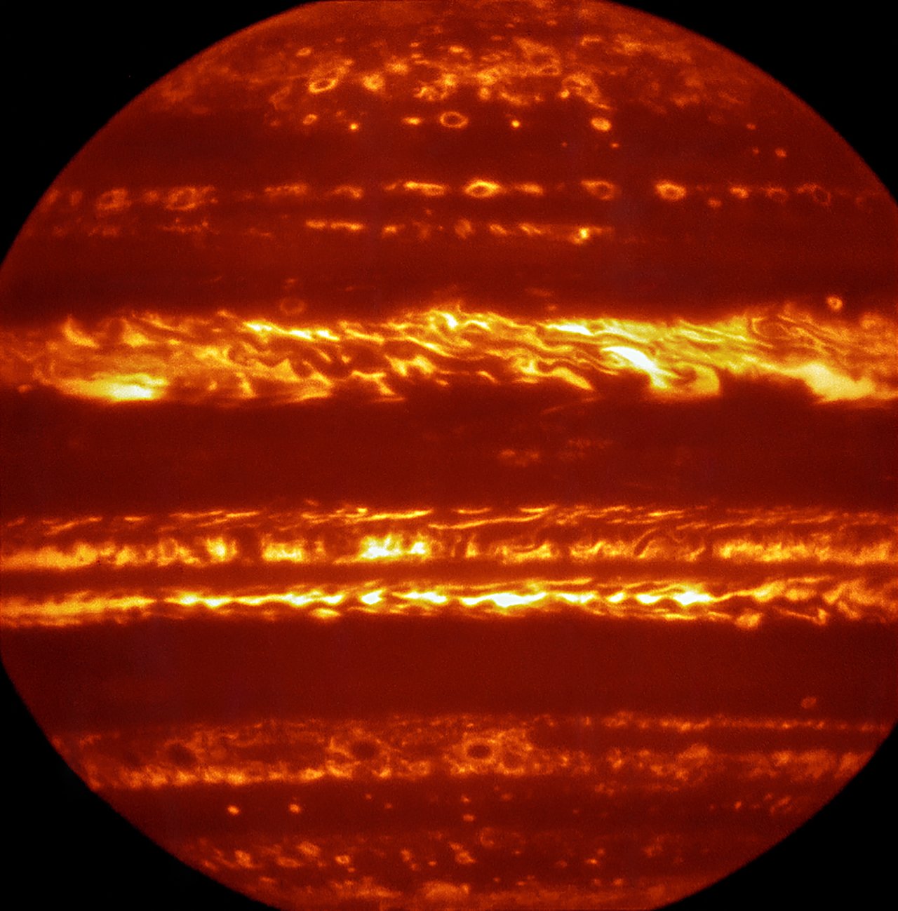 Júpiter espera la llegada de la nave Juno
