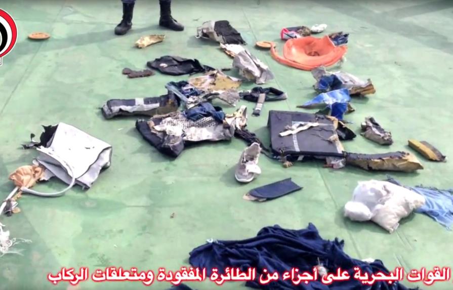 Investigadores: Restos de EgyptAir muestran daños por calor 
