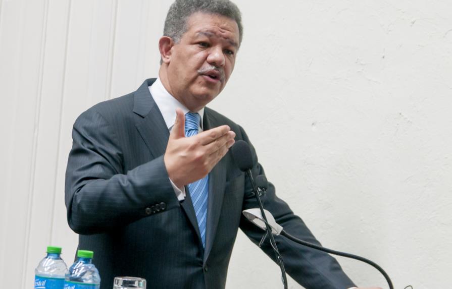 Leonel Fernández pide a la OEA “cautela” antes de invocar Carta Democrática 
