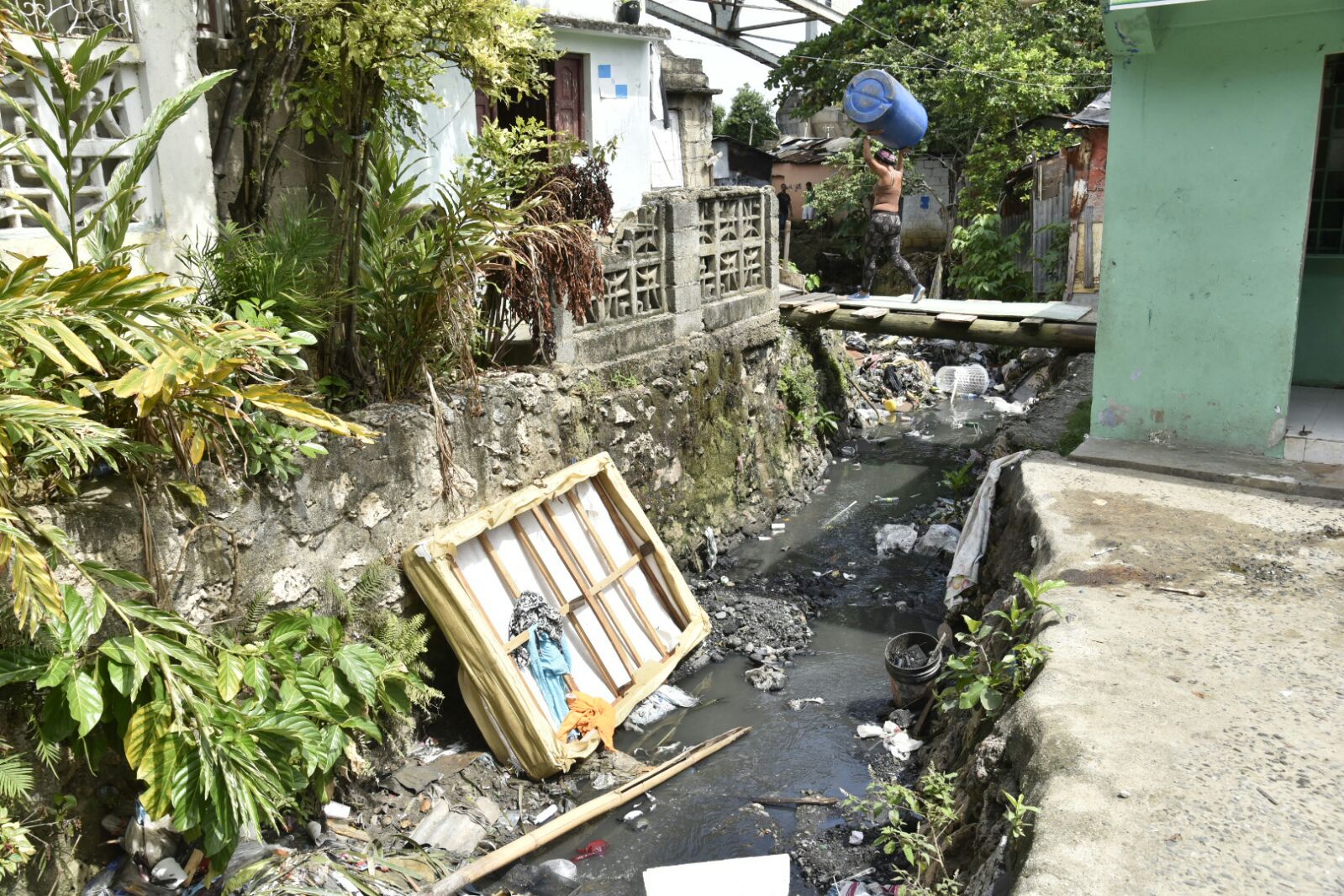 Vista de las condiciones en que viven los moradores de La Barquita.