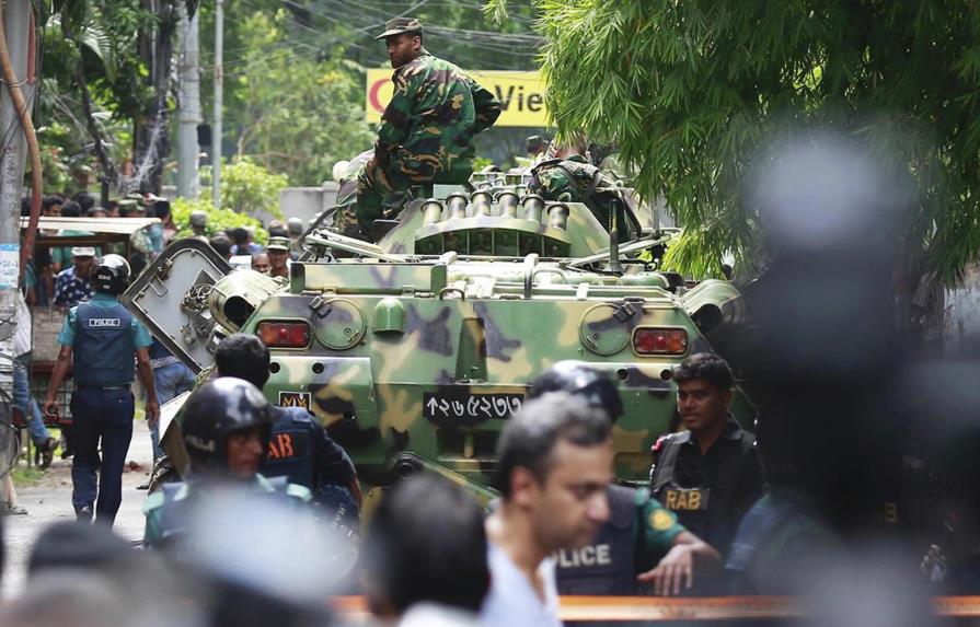 Bangladesh busca pistas de ataque, niega implicación de EI 