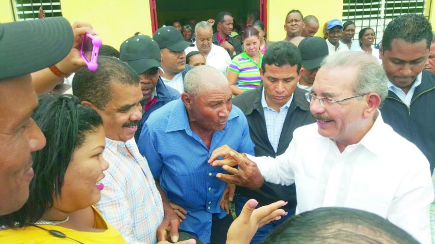 Presidente promete plan de reforestación para las lomas de Hondo Valle