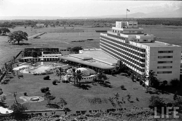 Panorámica del hotel El Embajador en 1959.