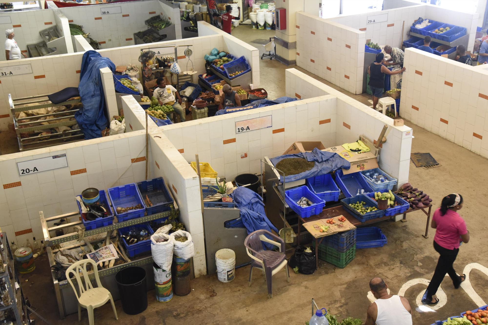 Interior del nuevo mercado de Villa Consuelo.