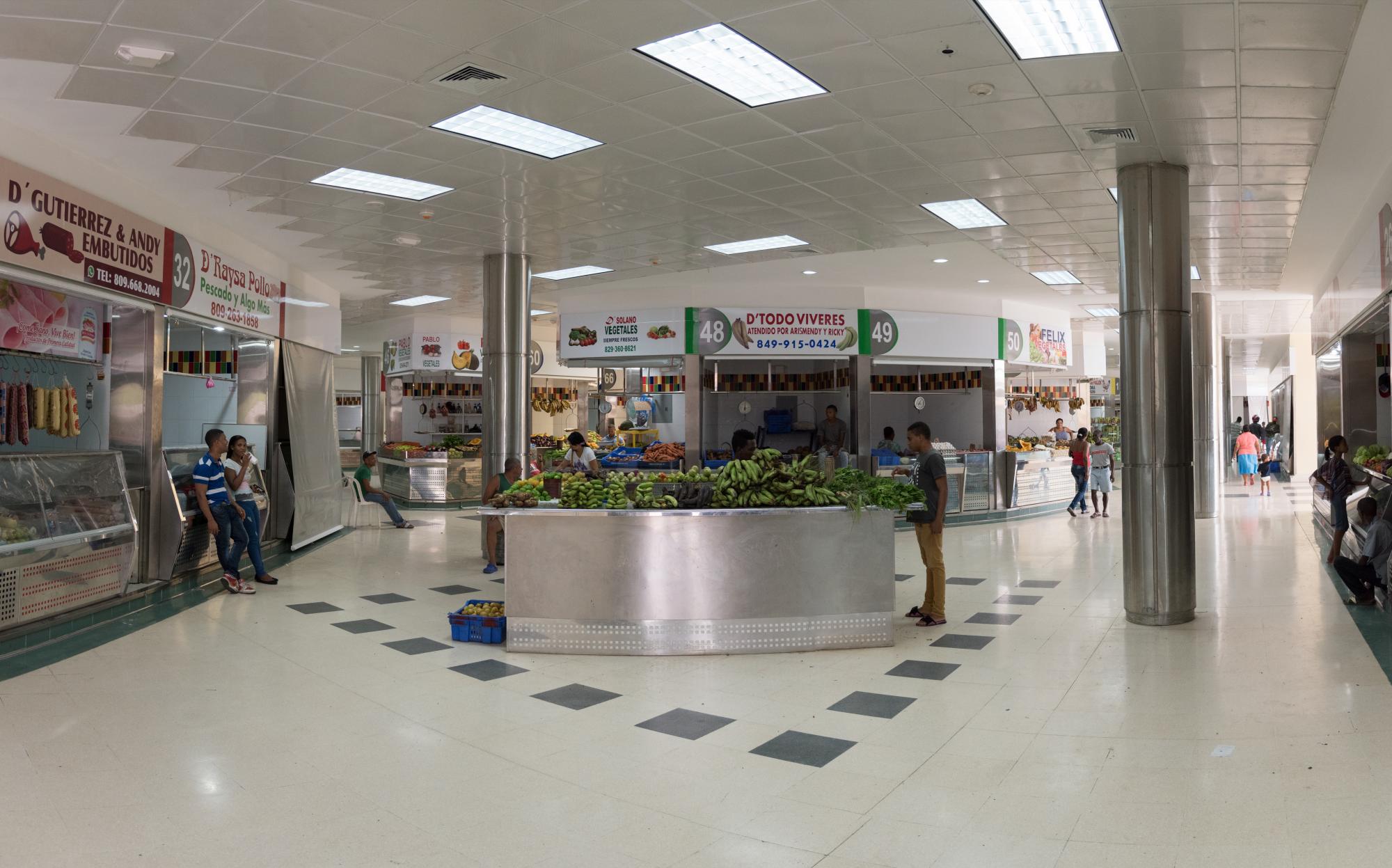 Interior del mercado de Cristo Rey.