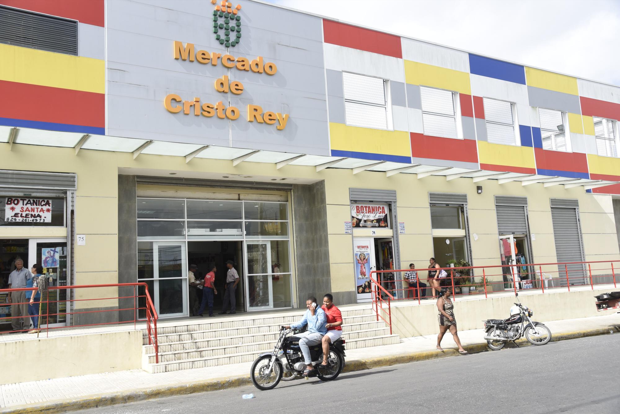 Fachada del nuevo mercado de Cristo Rey.