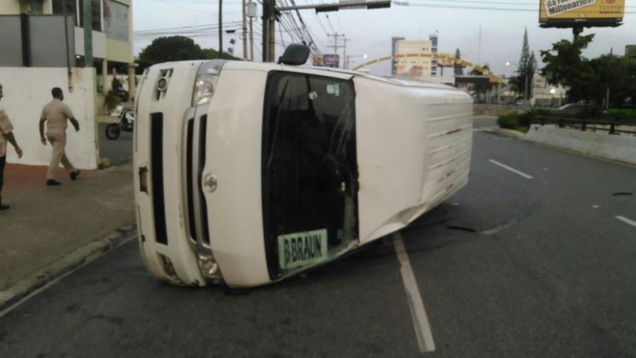 Periodista Edith Febles sufre accidente de tránsito 