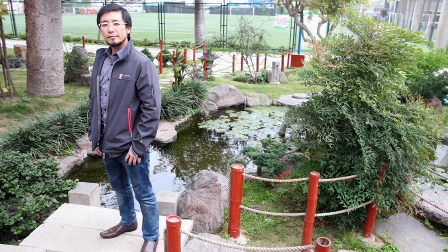 Científico peruano “resucitó” humedal en 15 días y ahora va por el Titicaca