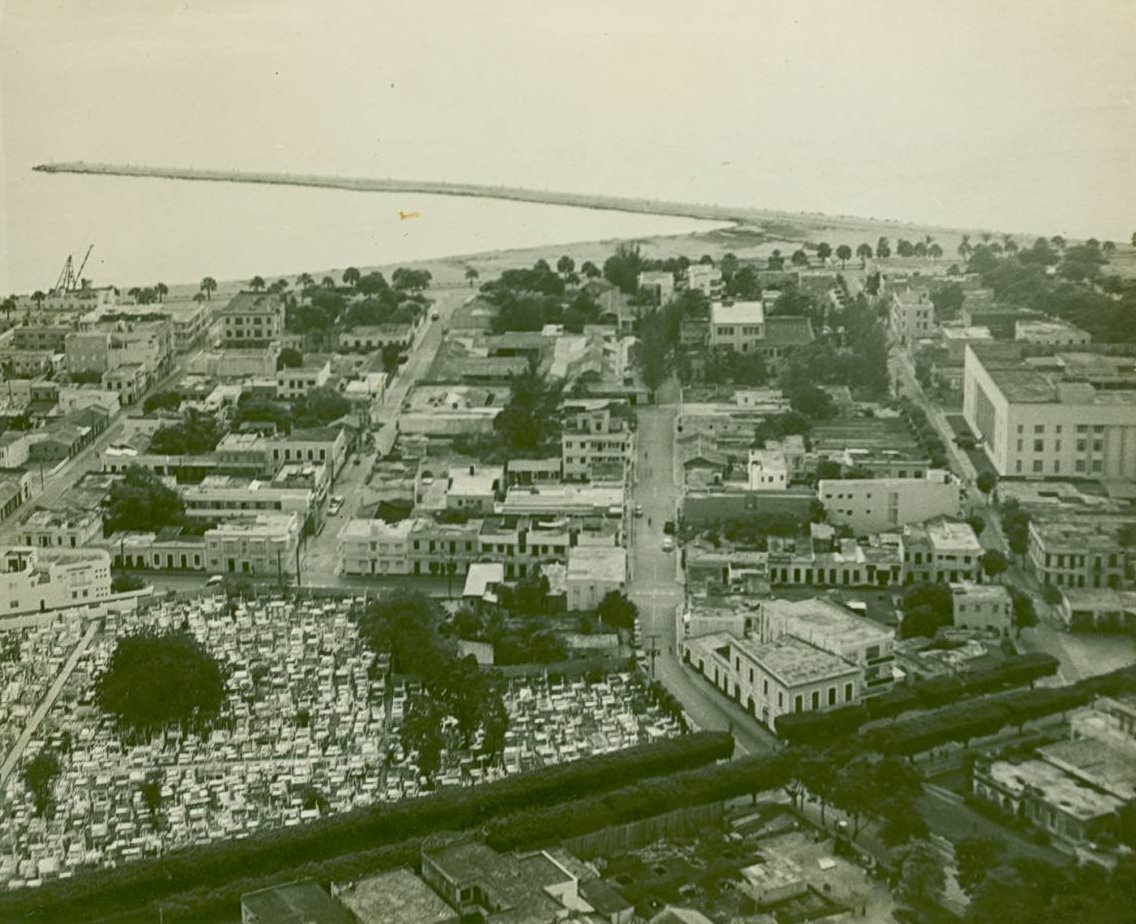 Fotografía que muestra cómo era Ciudad Nueva. Delante, el cementerio de la Independencia.