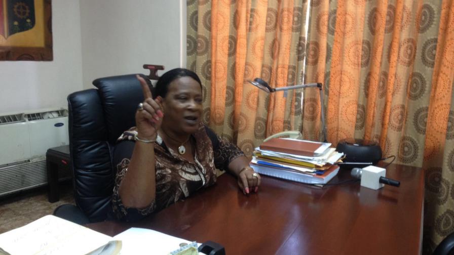 Alcaldesa denuncia hombres penetraron en busca de dinero suyo a vivienda de su hermana 