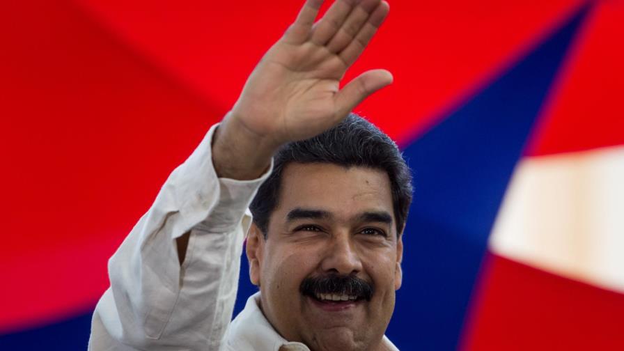 Maduro llama a la oposición al diálogo aunque pide “neutralizar” a Parlamento