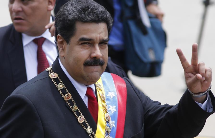 Maduro anuncia que República Dominicana se ofrece como sede para diálogos con oposición 