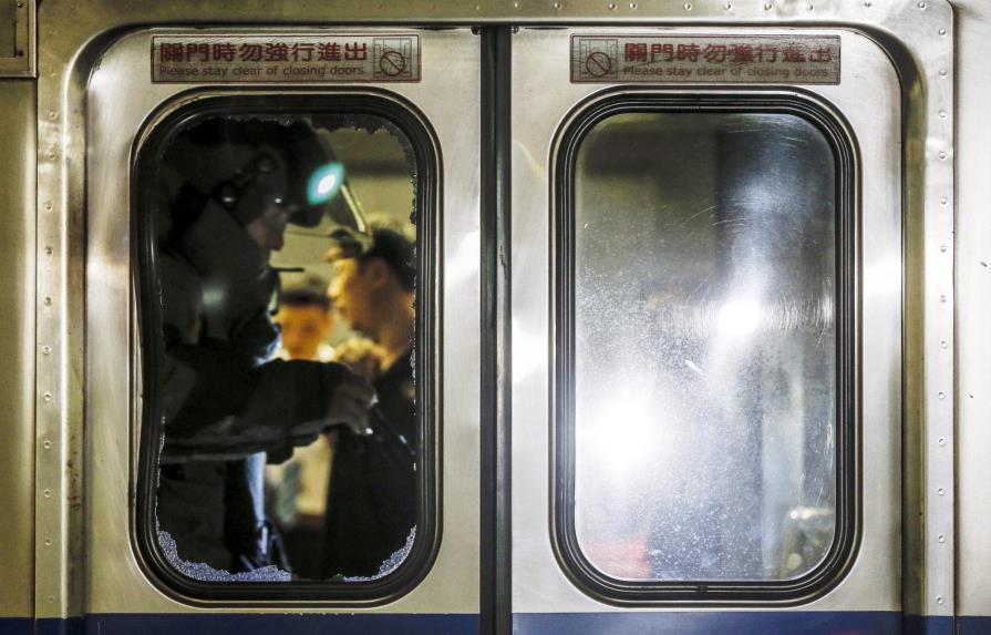 Al menos 21 heridos por explosión en un tren en Taipei 