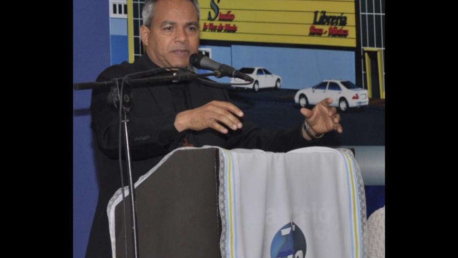 El sacerdote Chelo es acusado de estafa por empresario israelí 