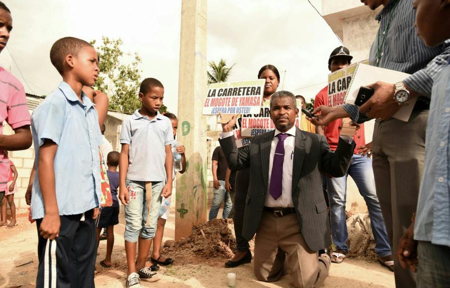Residentes de El Mogote de Yamasá demandan carretera en inauguración de escuela 