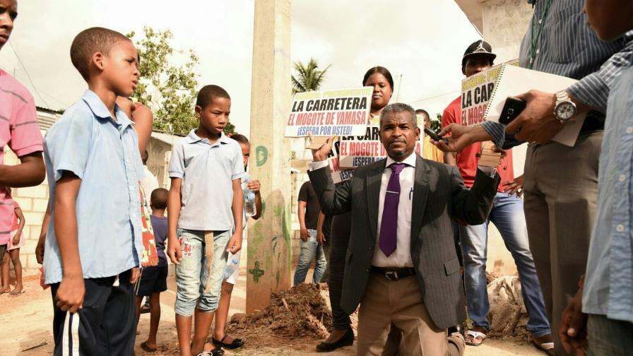 Residentes de El Mogote de Yamasá demandan carretera en inauguración de escuela 