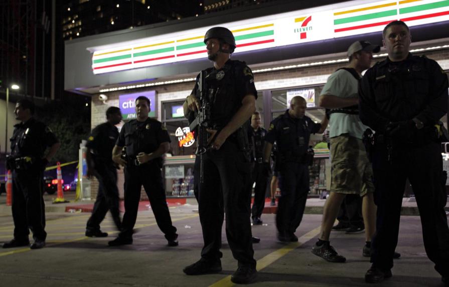 Uno de los sospechosos de matanza de Dallas quería matar “policías blancos” 