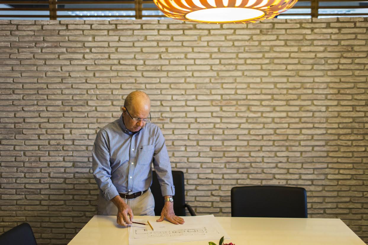 Milán Lora es un arquitecto de larga trayectoria, y exquisito cocinero 